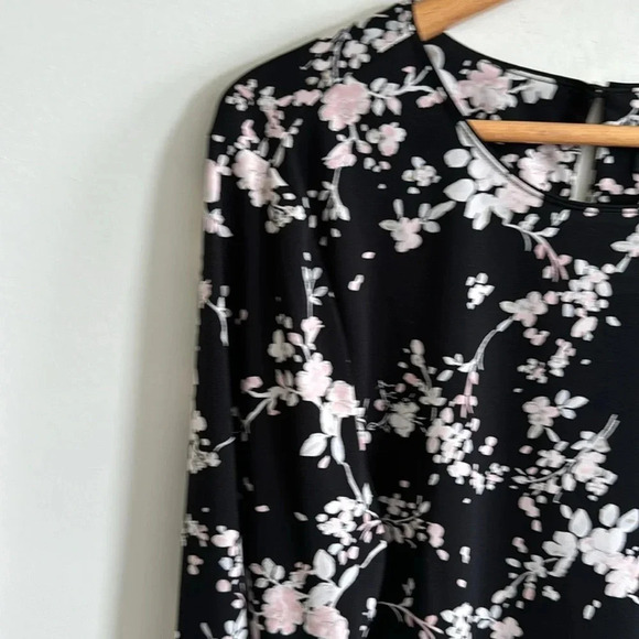 Karl Lagerfeld black/white floral print bell 3/4 sleeve stretchy top size large - Picture 4 of 8
